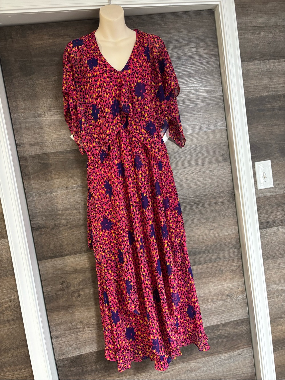 V-Neck Pink and Purple Printed Maxi Dress with Relaxed Waist